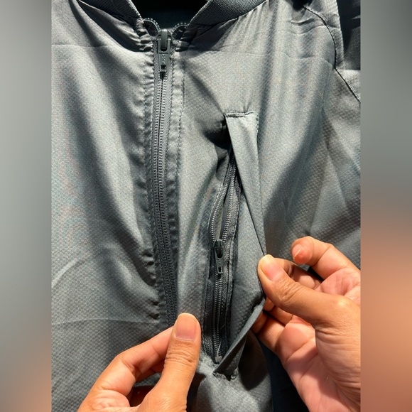 Uppers - Picture 2 of 8